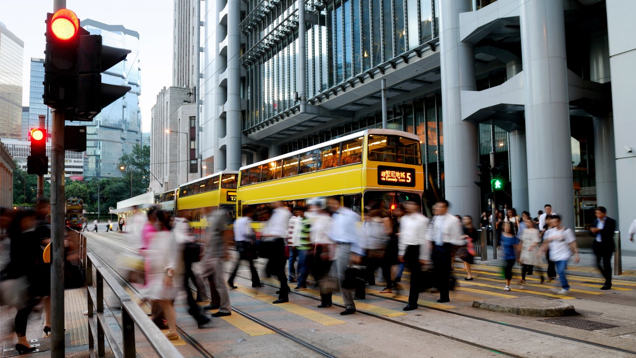 a paper airplane; image used for HSBC LK moving overseas page